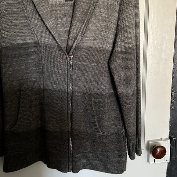 Grey sweater - Picture 3 of 3